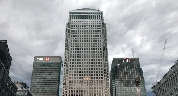 Sztuczna inteligencja w bankowości. Jak AI zmienia rzeczywistość pracowników oraz klientów banków