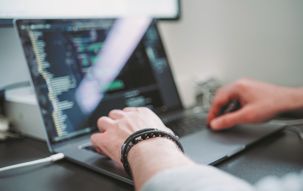 Stosowanie zasad cyberbezpieczeństwa przez pracowników instytucji finansowych